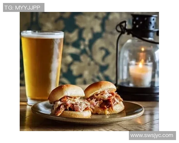 足球明星享受休闲时光品尝美味薯片趣味视频大揭秘